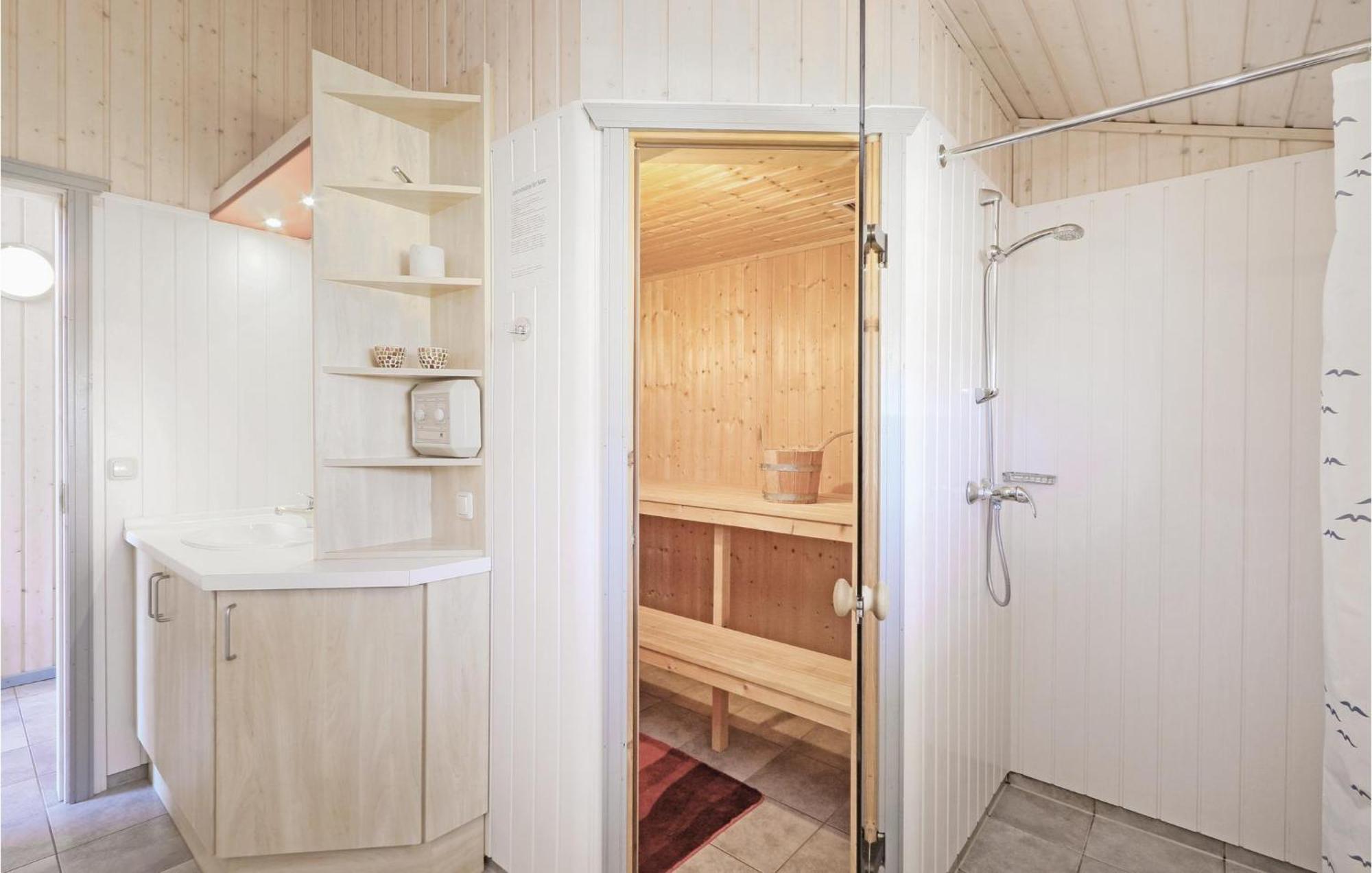 2 Bedroom Nice Home In レヒリン エクステリア 写真